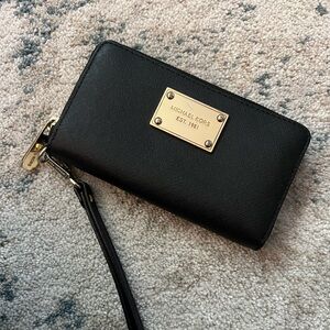 Micheal Kors Wrist Wallet